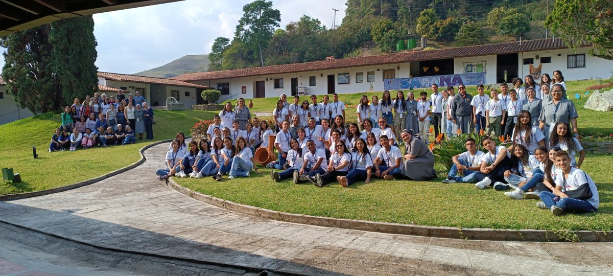 SAFANA_AMERICA's tweet photo. XXV Encuentro SAFANA. Una experiencia profunda y llena de gratitud. Contamos con la presencia de las primeras jóvenes SAFANA y la Madre  fundadora M. Edith Gutiérrez. Damos gracias a Dios por tanto bien recibido. https://t.co/DDjVwbFnty