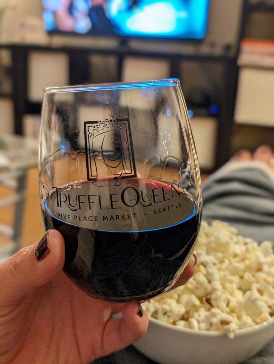 GrnLakeGirl's tweet photo. Happy #SaturdayNight folks
This #TruffleQueen is in her happy place tonight!
#Truffle #Popcorn #SaturdayVibes #Weekend #PikePlace https://t.co/YgNyQ0cglf