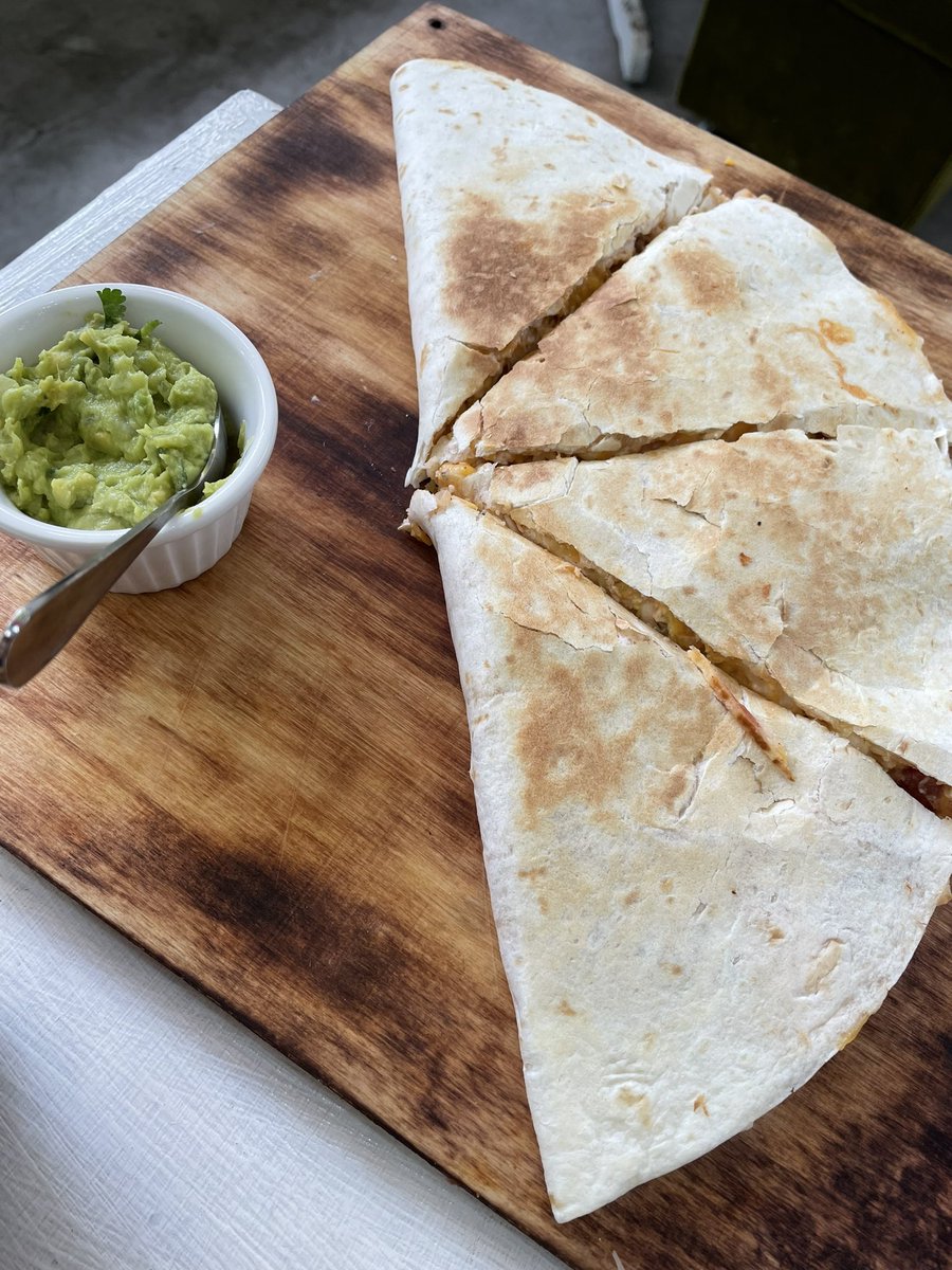 ブリトー🌯ジャンクだー少しはヘルシーなのか⁇風が強い😵‍💫皆様良い週末をお過ごしてください🌸