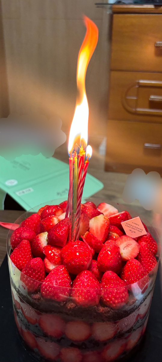MM_real_611's tweet photo. 저희도 해체 2주년 기념 횃불 불었어요 https://t.co/K1uecRG4nV