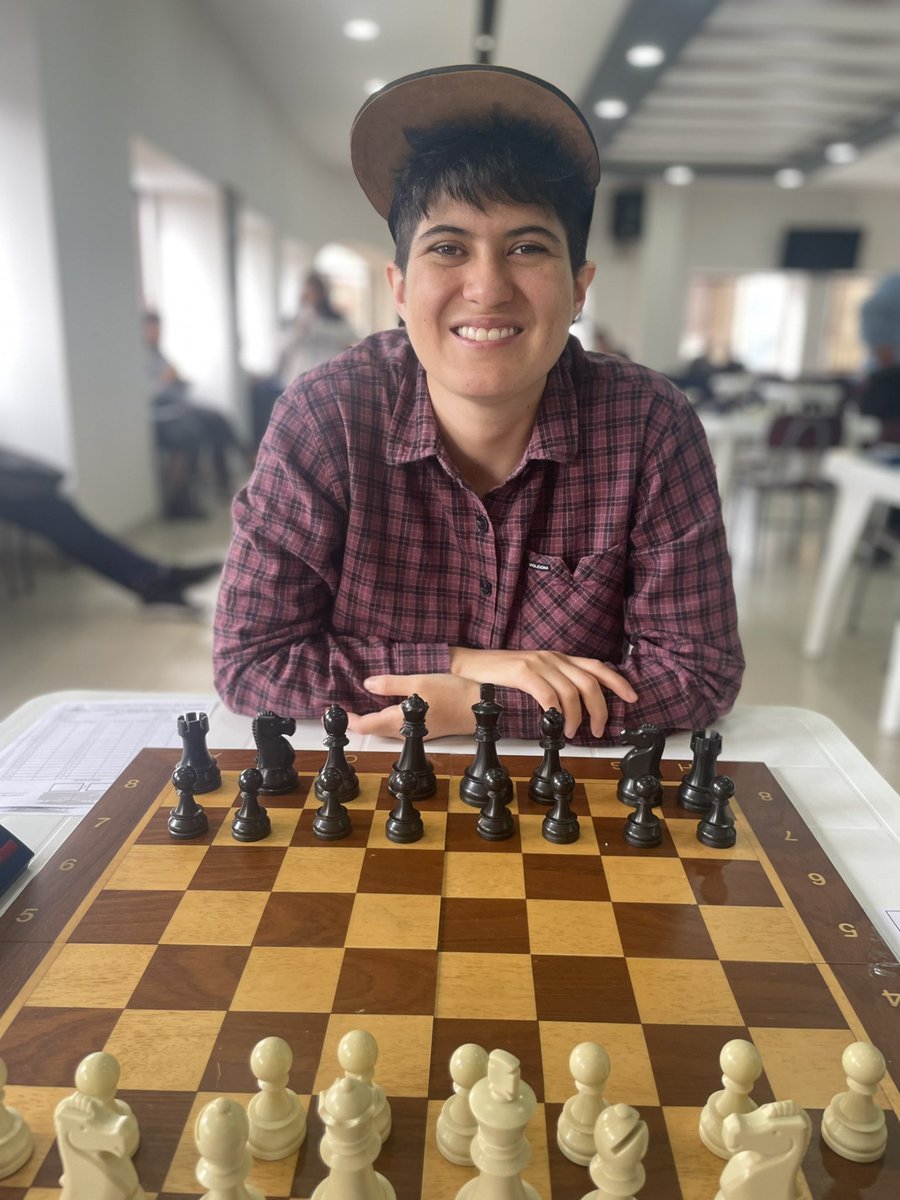 HerediaCarla's tweet photo. 🇪🇨♟CAMPEONA NACIONAL. A falta de un día de competencia, ya podemos celebrar. ¡Alcanzamos el objetivo! 

🫣Bendecida de que mis padres y Maxito hayan podido venir al torneo y apoyarme 😊 https://t.co/uGNfvsPUed