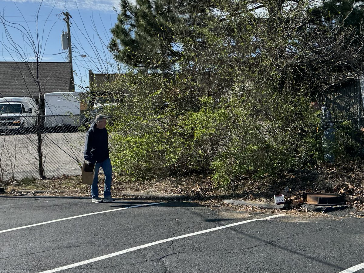 LittleHillsC's tweet photo. Getting the church cleaned up inside and out -- and online -- during today's #ChurchWorkDay https://t.co/Xkve2Ho67h