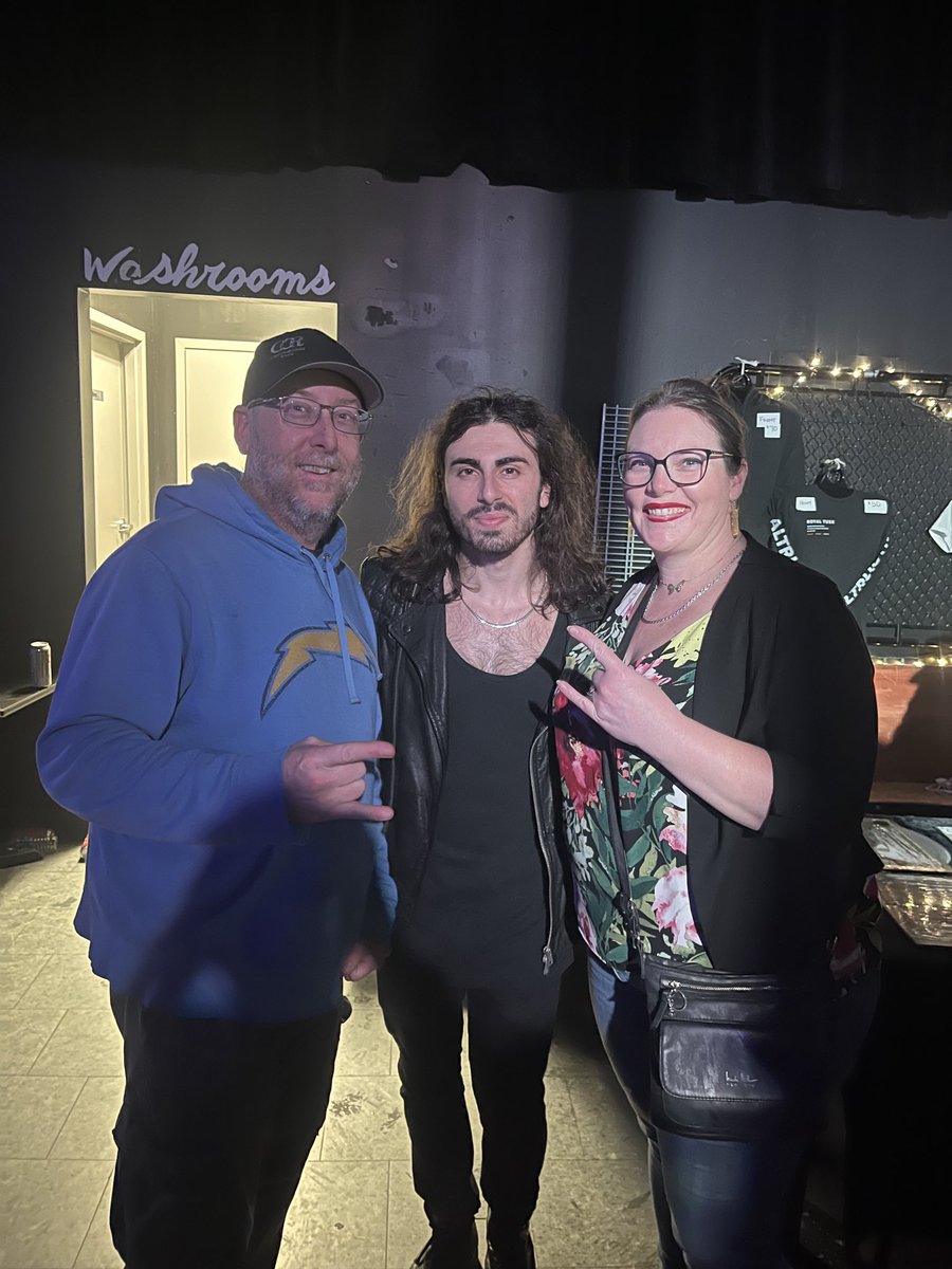 Met Justin from ⁦<a href="/BRKNLOVEMUSIC/">BRKN LOVE</a>⁩ tonight after the show maxwells…have seen them multiple times now and they keep getting better….the green day cover was awesome and flies in the honey is my jam….