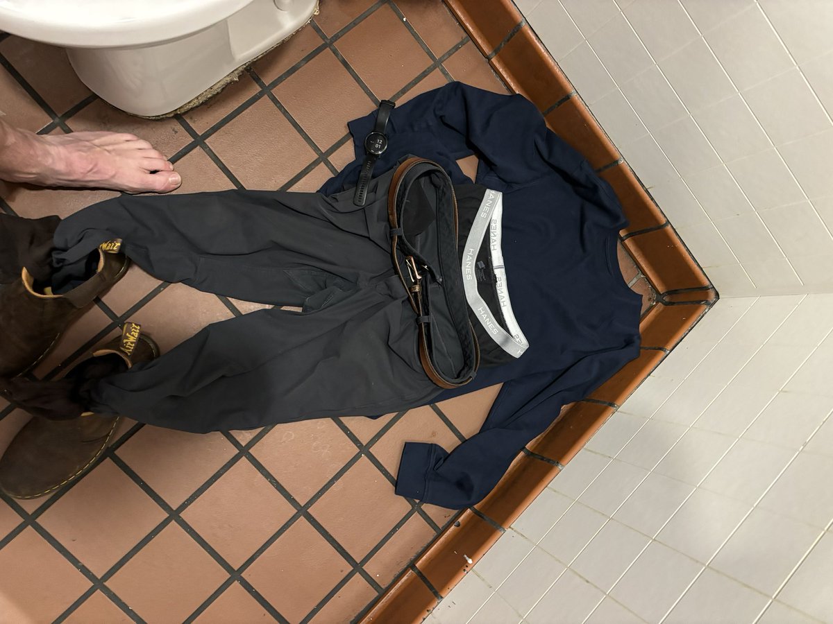 danjordan1_'s tweet photo. Hbd @JonasJonathon this bathroom floor was sticky. 

cc: @hawk https://t.co/XKna5sDUpl