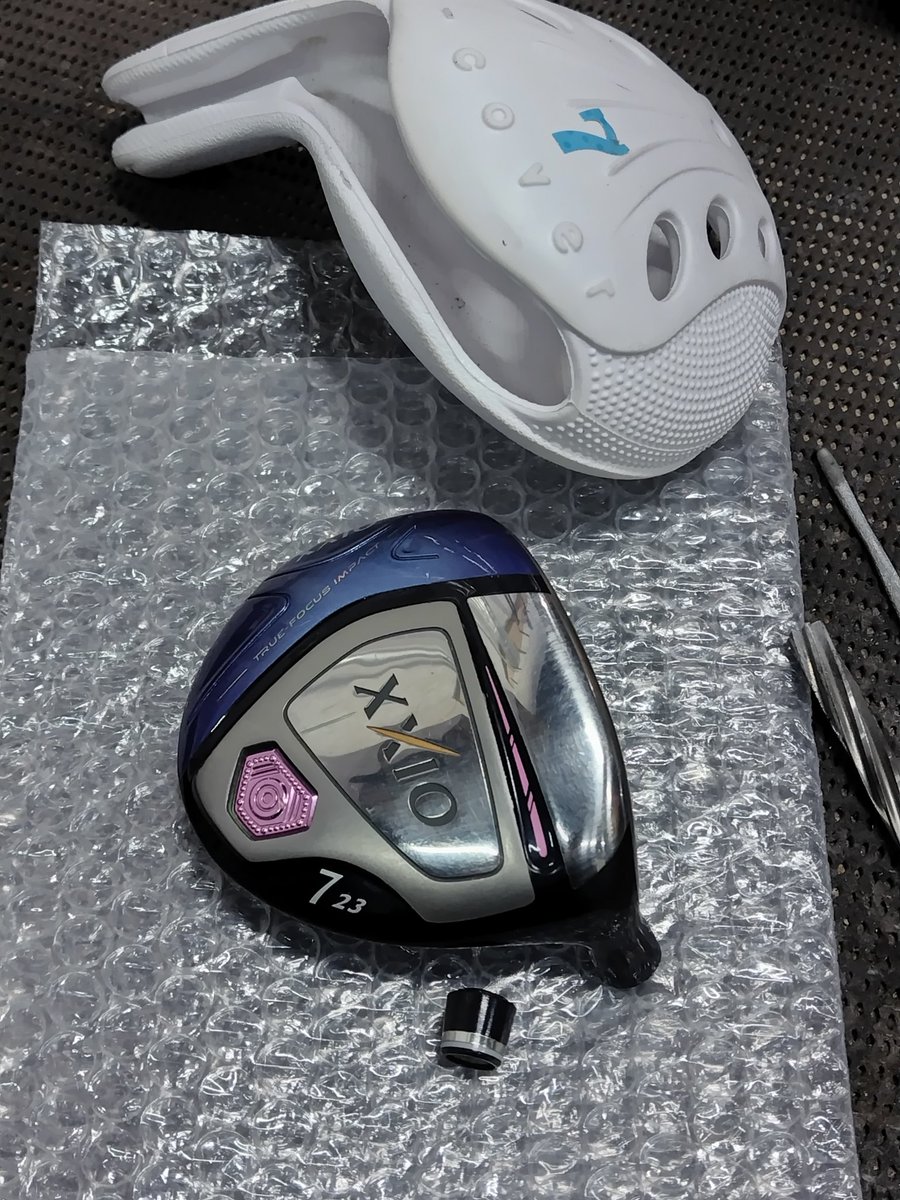 factory_bell's tweet image. 『ゼクシオレディスＦＷ〜シャフト交換』
ゼクシオレディスFW「7番」のシャフト交換です☀✨🤗
お客様が選ばれたシャフトはFUJIKURA「EvolutionⅦ/FW専用」❗✨
グリップは「STM」🎵✨☺
※グリップカラー変更有り
#フェアウェイウッドシャフト交換
#FUJIKURA
#evolution7
#フェアウェイウッド専用