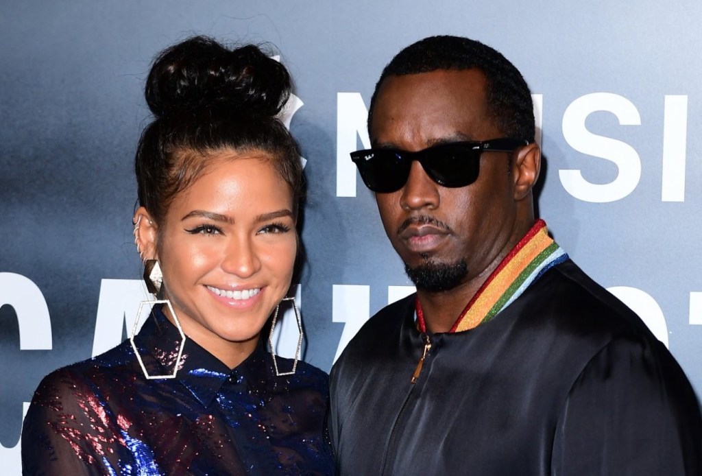 wtxnewsusa's tweet photo. Sean ‘Diddy’ Combs accused by ex-girlfriend Cassie of years of rape and abuse in lawsuit
#Entertainment #Music #News_Briefing #USA_News #World_News #Main_Headlines #MRI #P_Diddy #The_Metro #US_Entertainment #World_News
https://t.co/6ligOr707h https://t.co/nDc6NNOfCL