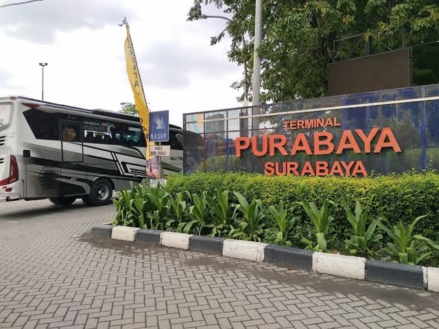 BISxMALAM's tweet photo. ⠀ 

Hari ini, 17 Maret 2024 menjadi tepat 3 minggu rombongan penumpang BISxMALAM melakukan perjalanan dari Jakarta ke Surabaya. 

Sampai akhirnya, hari ini pun telah tiba, hari dimana BISxMALAM sampai ke kota tujuan akhir yaitu Surabaya. 
⠀ https://t.co/C6jnneZVq2
