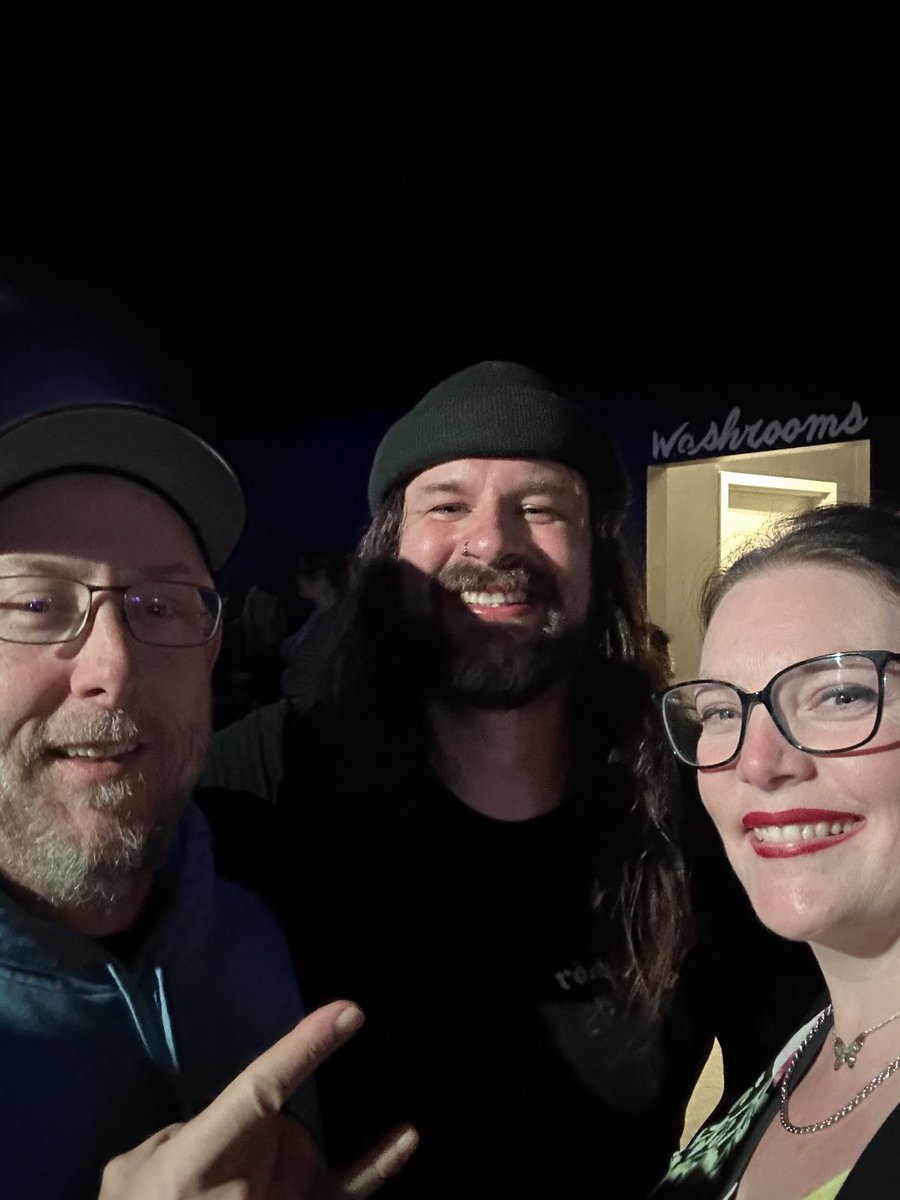 Got to meet up with Daniel and Sandy from ⁦<a href="/ROYALTUSK/">R O Y A L T U S K</a>⁩ tonight…we liked the show in London so@much we went to Waterloo….first time seeing the Tusk in 4 years but they still tear it up!!!