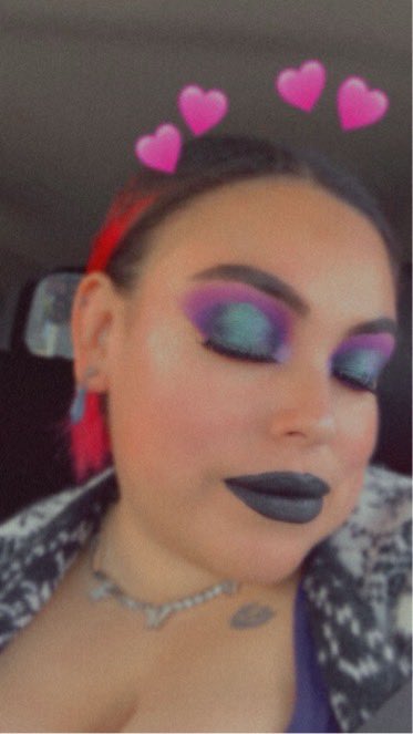 bella__007's tweet image. My look from yesterday for Boysenberry Festival 💜🖤 lips by @MACcosmetics lashes by #kisslashes eyes by @MorpheBrushes and @jamescharles palette and glitter by #halfmagic brows @wetnwildbeauty