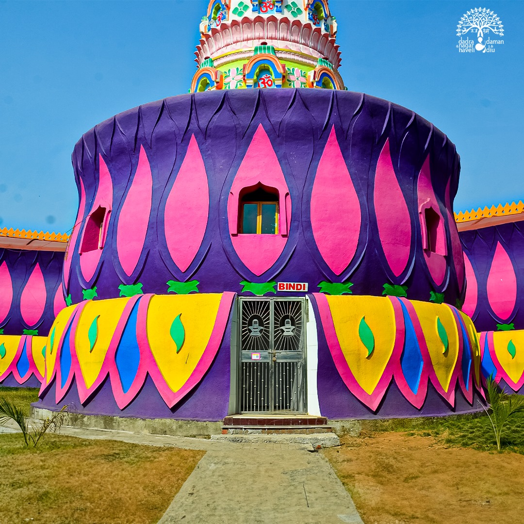 dnhddtourism's tweet photo. Discovering the Divine within the 'OM'! 🕉️⛩️ Embrace the serenity at Om Nikhileshwar Mahadev Temple, Silvassa, DNH. Let the spiritual vibes guide your journey! #DivineDNH #omTemple #ExploreSilvassa #silvassa #explorednhdd #dnhddtourism #daman #diu #dadraandnagarhaveli https://t.co/7UR941rDKH