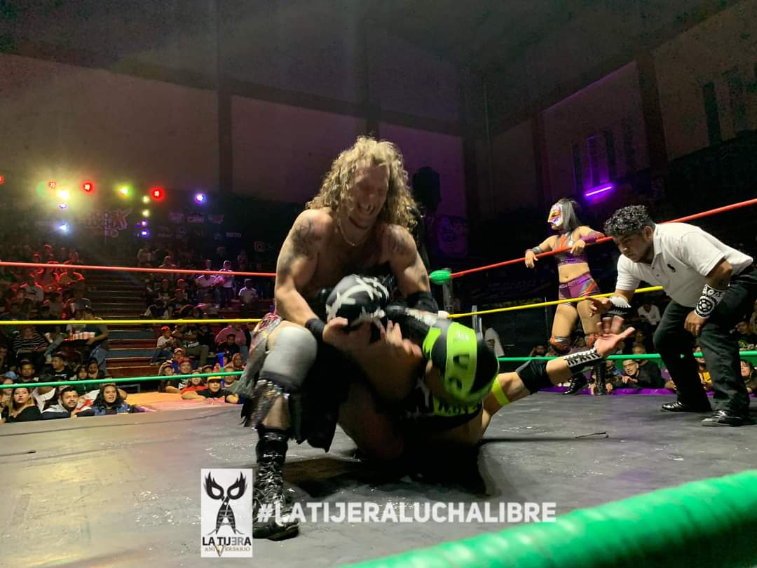 LaTijeraLucha's tweet photo. En una batalla de ida y vuelta #Estrellita, #Zira y #TanzanianDevil se llevan la victoria ante #AyakoHamada, #Machero y #DiosaQuetzal en la segunda batalla de la #InvasionIndy en la función #Tod@sconlaDiva en la majestuosa #ArenaNeza...
#latijeraluchalibre https://t.co/CMQ1N6AXT2