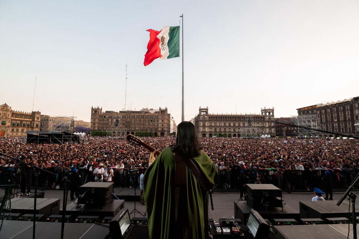 Secretaría de Cultura de la Ciudad de México (@culturaciudadmx) on Twitter photo Esta noche, ante más de 80 mil personas se presentó <a href="/julietav/">Julieta Venegas</a> con éxitos como "Andar conmigo" "El presente", "Me voy", "Limón y Sal" y Lento" en el marco del #FestivalPorLaIgualdad.
<a href="/grrrlultra/">la chory</a>, <a href="/vanezamoraa/">damaleona</a> y <a href="/lauraitandehui/">Laura Itandehui</a> se sumaron a este concierto.
¡Muchas gracias por Esta noche, ante más de 80 mil personas se presentó <a href="/julietav/">Julieta Venegas</a> con éxitos como "Andar conmigo" "El presente", "Me voy", "Limón y Sal" y Lento" en el marco del #FestivalPorLaIgualdad.
<a href="/grrrlultra/">la chory</a>, <a href="/vanezamoraa/">damaleona</a> y <a href="/lauraitandehui/">Laura Itandehui</a> se sumaron a este concierto.
¡Muchas gracias por