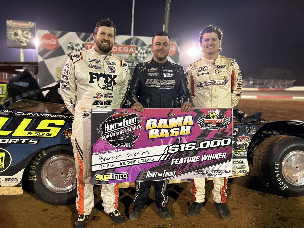 Brandon Overton leads all but one lap in the $15,000 Bama Bash en route to his first-career @HuntTheFrontSDS triumph. 🏆 @CoryHedgecock23 grabs a runner-up finish from the ninth-starting spot while @ChrisFerguson22 rounds out the podium in Arizona Sport Shirts Victory Lane.