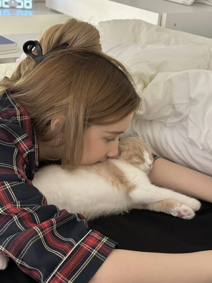 official_kep1er's tweet photo. Ruby❤️🐾

#휴닝바히에 #HUENING_BAHIYYIH
#Kep1er #케플러 https://t.co/zWOqPTSepy