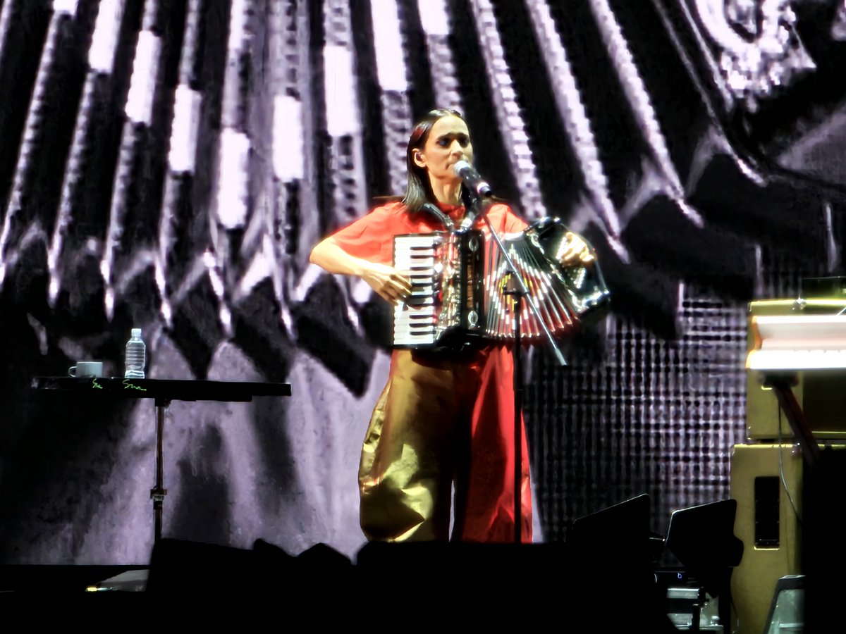 @vanezamoraa @Mrcherry_tree @grrrlultra @cafetacvba @julietav Con @lauraitandehui, @vanezamoraa, Girl Ultra y @julietav culmina el festival #TiempoDeMujeres, celebrado en el Zócalo de la CDMX. 🎹🎶🎸 24-horas.mx 📸@Mrcherry_tree