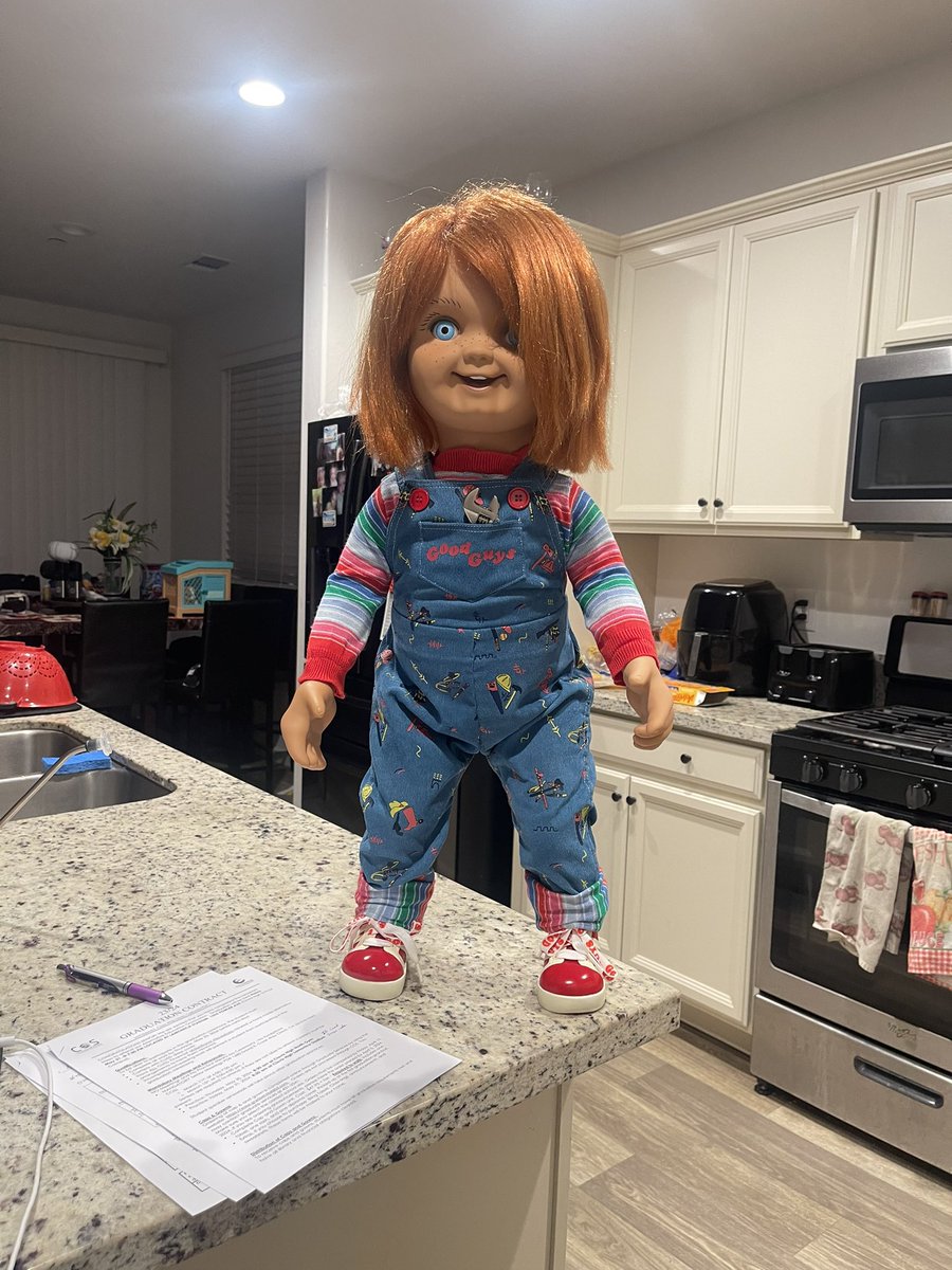 Officially1986's tweet photo. @ChuckyIsReal came to visit me. https://t.co/bL726zflNt