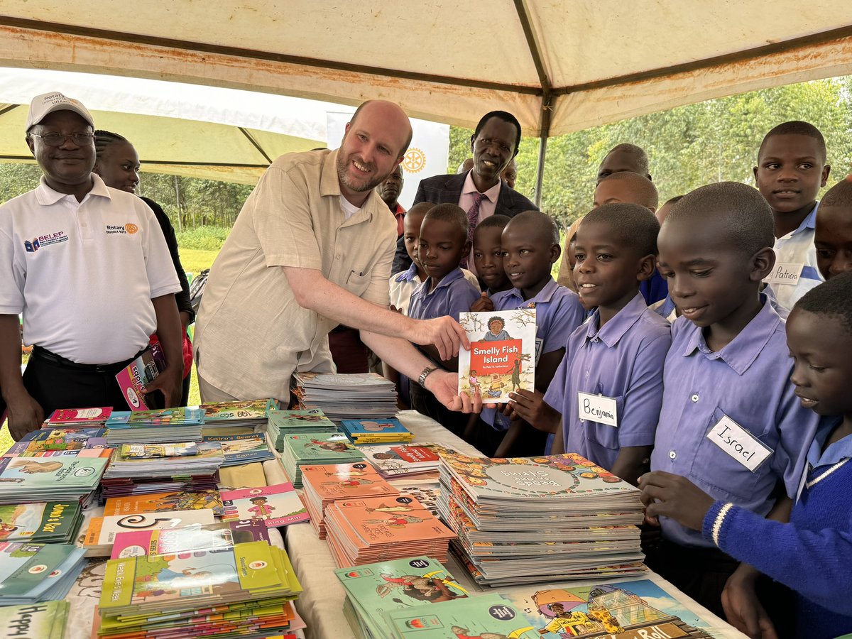 enjuba1's tweet photo. #DEARDay
On Friday, many Ugandans Dropped Everything to Read. Thank you all for joining this reading movement. Let’s keep it going! #createhopethroughreading. @USAmbUganda @usmissionuganda @pcuganda @RoddenberryFdn @SegalFoundation @Twejaka @NyakaGlobal https://t.co/729cIl0gx4
