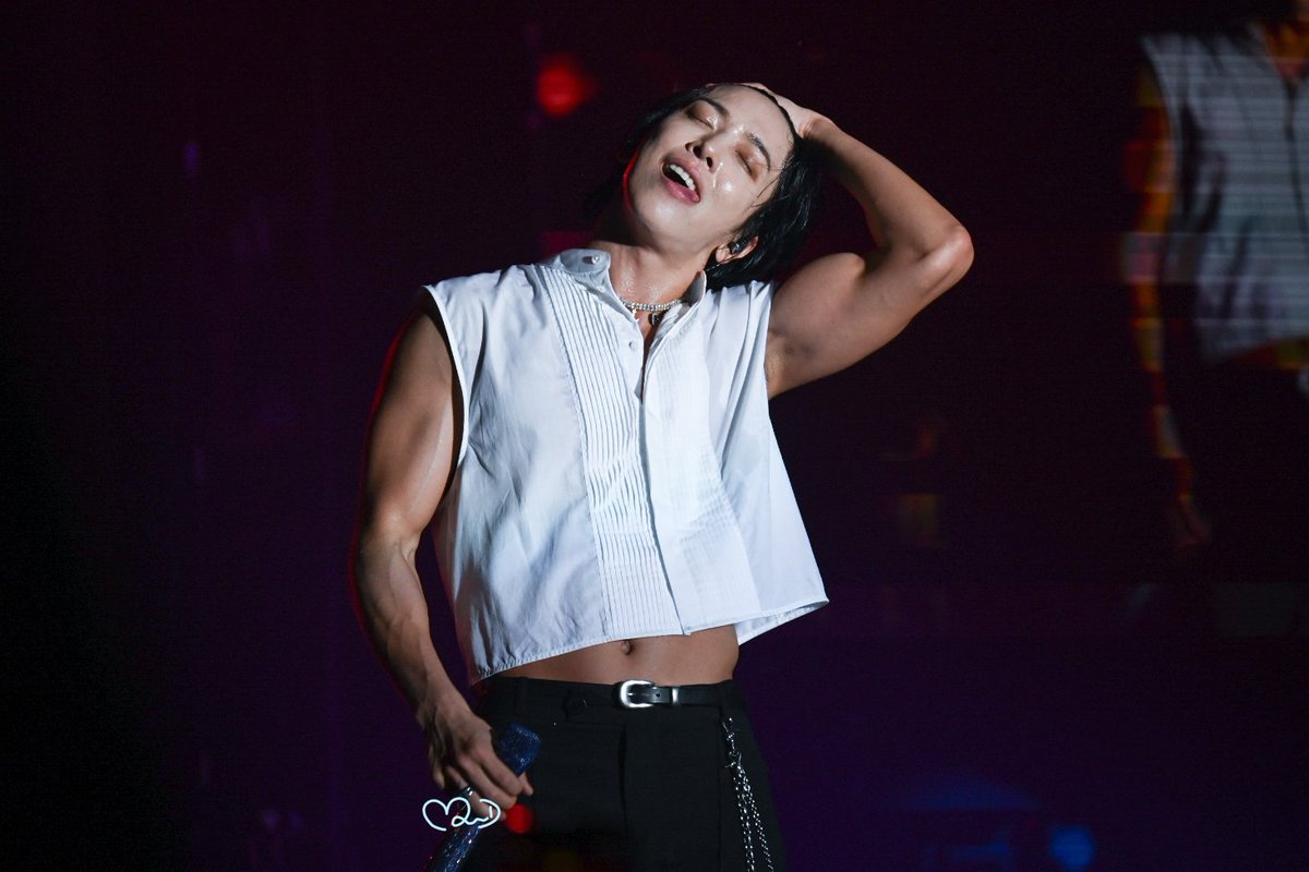 mandy_zai's tweet photo. 20240316

Sexy leader Yong is full of sweat 🥵🥵🥵🥵
Endless of Sexy 🥵🥵🥵🥵

#CNBLUE 
#CNBLUENTITYinHK 
#JUNGYONGHWA 
#정용화 
#씨엔블루 https://t.co/PSMjiBklmK
