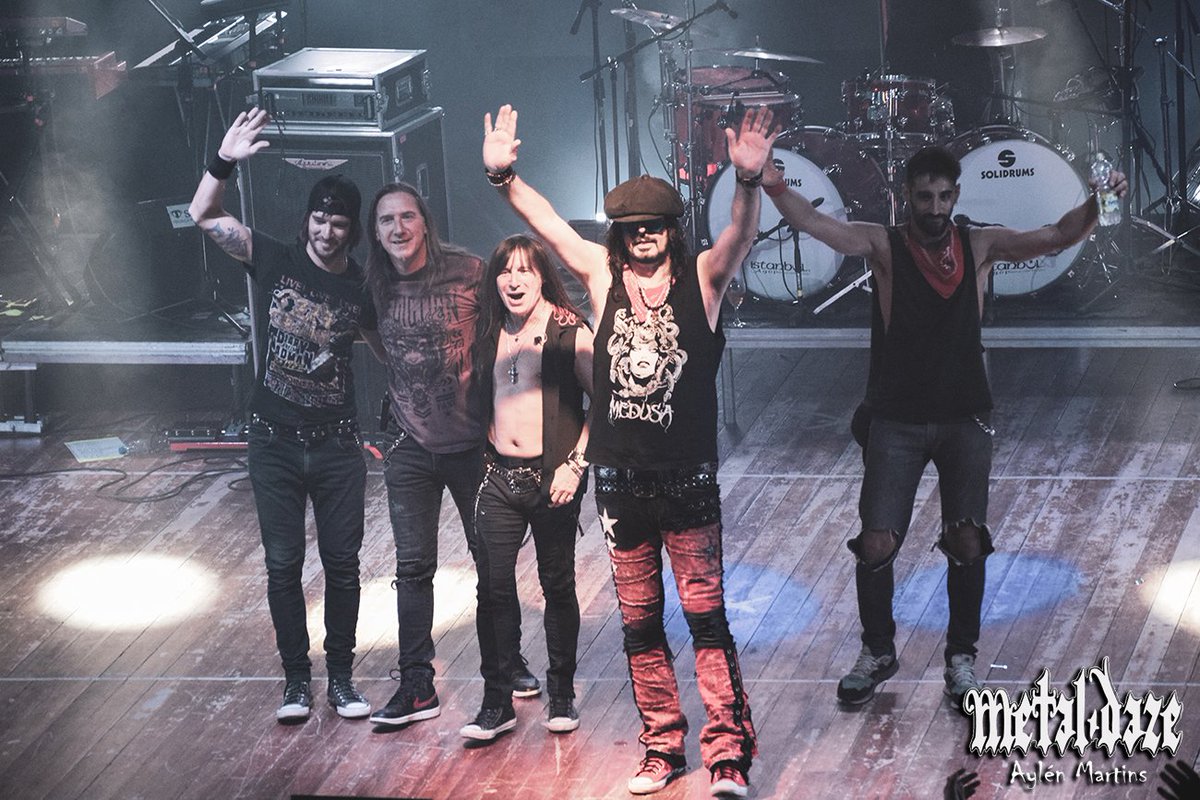 metaldazewzine's tweet photo. RATA BLANCA estrenó formación en Comodoro Rivadavia ayer por la noche con un show de casi dos horas, donde desfilaron los clásicos infaltables, una serie de temas nuevos y alguna que otra perla que hacía un largo tiempo no tocaban. @CDMProducciones @RATABLANCAOFFIC #ratablanca https://t.co/mzkIMMc0kw