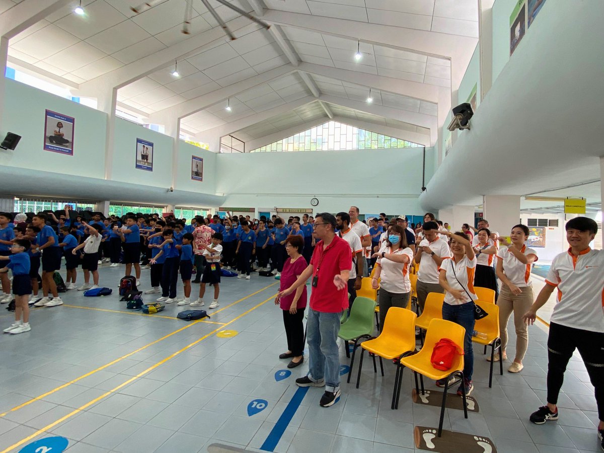 🌟🧧 Last month as we celebrated the Lunar New Year, 30 Siemens Caring Hands volunteers from #Singapore embraced the spirit of inclusivity and spread festive cheers at APSN Katong School. Together, we're building a more inclusive society, one smile at a time. 🍊🐉 #TomorrowWithUs