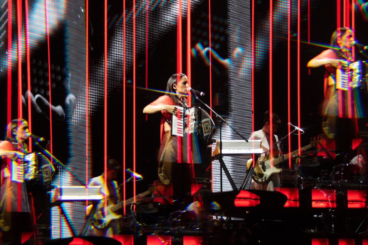 GobCDMX's tweet image. "¡Dime si tú quisieras andar conmigo oh, oh, oh!" 🫣🎙️

Más de 80 mil personas en el Zócalo cantaron a todo pulmón las mejores rolas de Julieta Venegas en el marco de Tiempo de Mujeres, Festival por la Igualdad. 💜 

Aquí algunas fotografías para recordar este momento. 📸