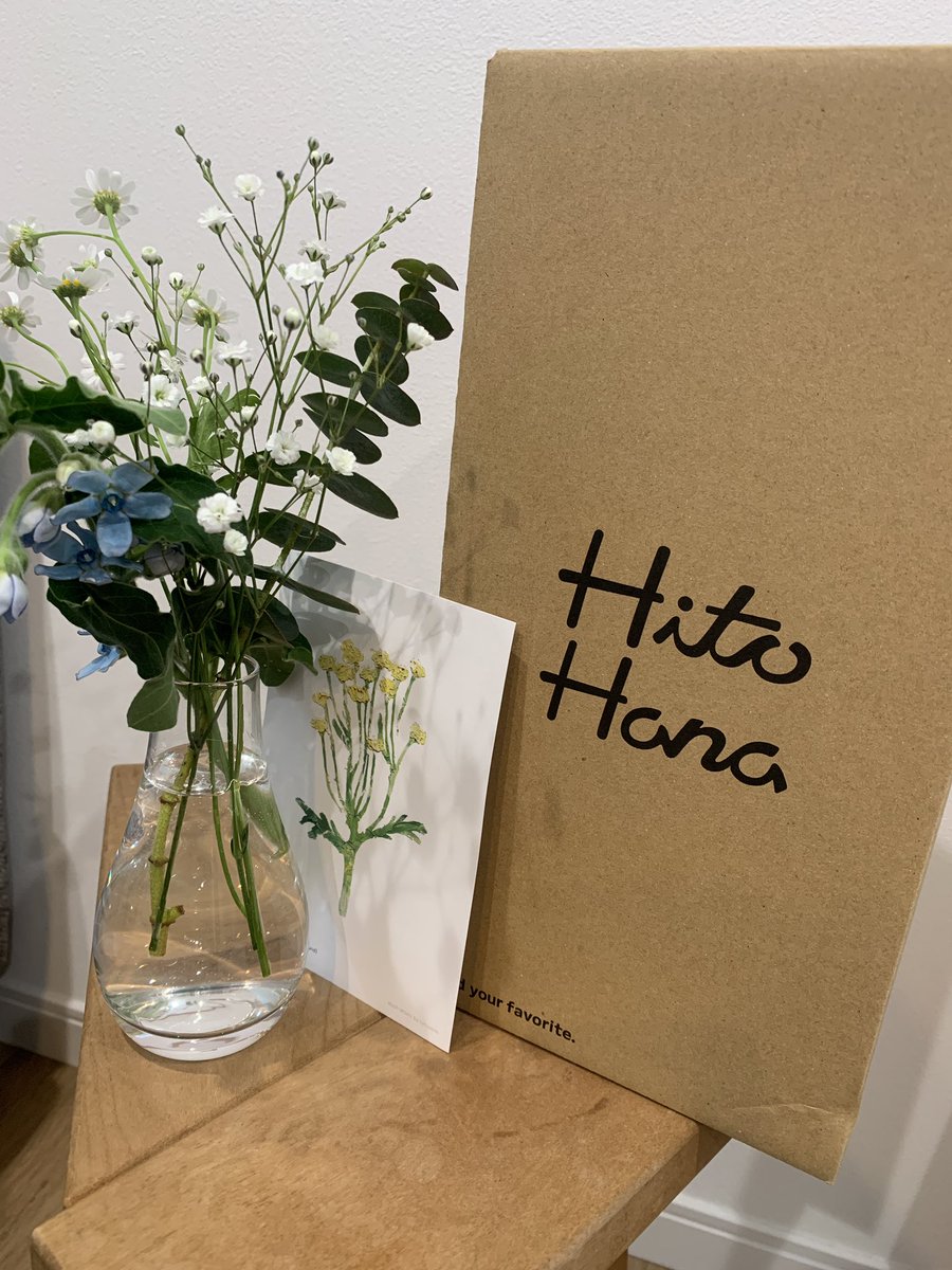 ずっーと気になってたお花の定期便頼んでみました🌹
部屋に花があるとやっぱり癒される☺︎
HitoHanaさん♡