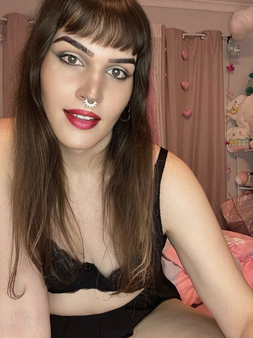 Thought I&rsquo;d try something new 😌💕 https://t.co/JsIGxWRcVz