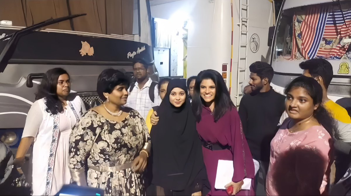 Meme_Head04o's tweet photo. Some Random clicks from BB komdattam.. 🔥🔥 Thalaiviii at last..😂❤️
.
#MAYA #BBkondattam #MayaSquad https://t.co/rBiiRPAWW6