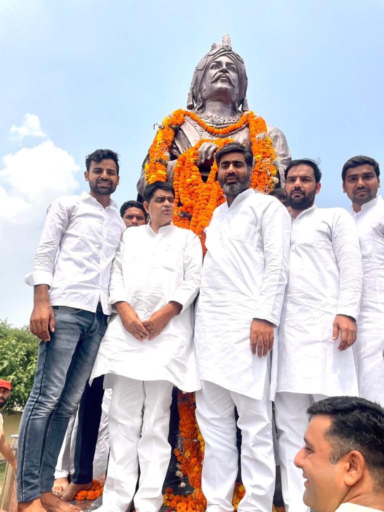 barhmbhadana's tweet photo. मेरठ के लोगों की सेवा के लिए अतुल प्रधान जी का समर्पण प्रेरणादायक और सराहनीय है।।
#मेरठ_का_लाल_अतुल_प्रधान https://t.co/ztskLITQhY