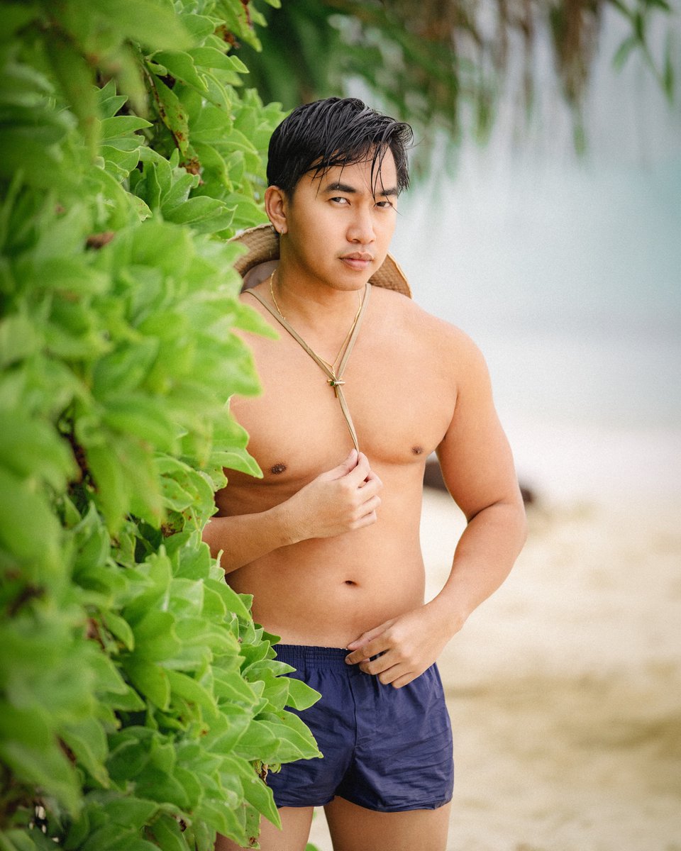 benkaarlo's tweet photo. Exploring the islands of Balabac with model John #benkaarlo #malemodels #maleportrait #pogi #hotpinoy #gwapo #balabac #palawan #onukisland #islandlife https://t.co/C9UIqv9YY2