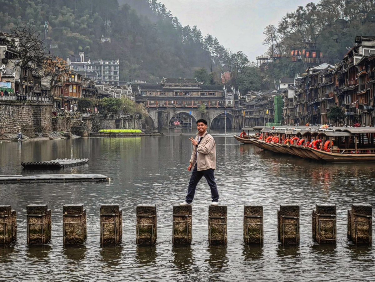 36Oxygen's tweet photo. Fenghuang, Hunan, China 🇨🇳 https://t.co/OjBnFgk0Qc