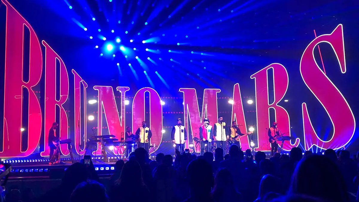 MarioNawfal's tweet photo. 🇺🇸BRUNO MARS $50M GAMBLING DEBT

Bruno Mars is reportedly in deep with a $50 million gambling debt to MGM Casinos, according to insiders. 

Despite a lucrative Vegas residency deal, repayments heavily dented his earnings.

The debt also influenced his contract, allegedly leading to fraught projects like The Pinky Ring Lounge at Bellagio. 

Past interviews reveal Mars' long-standing gambling struggle.

Source: Complex