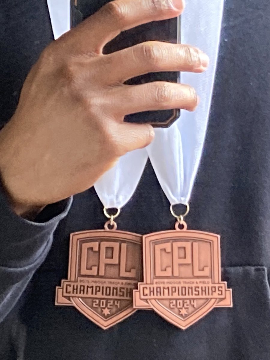 WKAdevor_06's tweet photo. Ran a personal best of 7.19 in the 60 meter dash placing 5th overall! Also placed  4th in the triple jump in the 2024 CPS Indoor Championships today! https://t.co/75Ofiifpd2