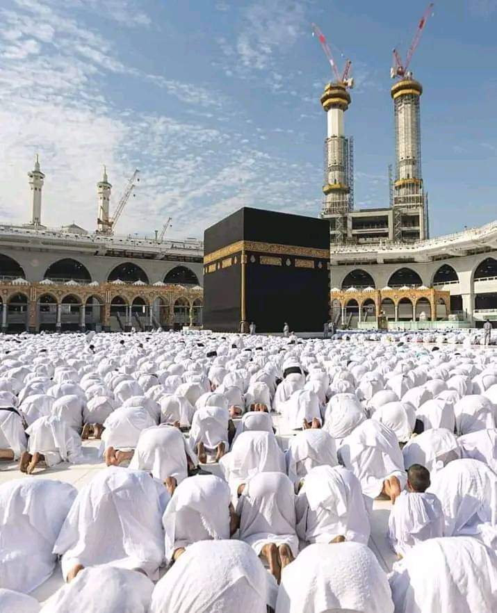 yasirdarbal107's tweet photo. ایک آواز "اللہ اکبر" اور لاکھوں سر سجدے میں جھک جاتے ہیں۔
"اسے کہتے ہیں محبت" 💞
اللہ پاک مجھے اور آپ سب کو بھی اپنے گھر کا دیدار کروائے خانی کعبہ کے سامنے سجدہ کرنے کی توفیق عطا فرمائیں آمین 🤲
#RamadanKareem #Ramadan #ramadan2024 #Proudtobemuslim https://t.co/cCCScWm5WV