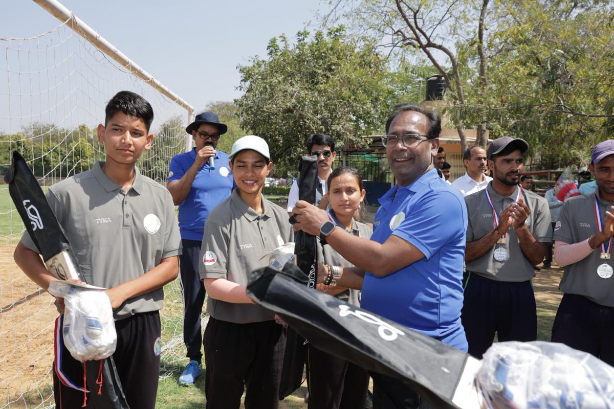 IncomeTaxRaj's tweet photo. IRS Assoc. represented by Mr. Sudhanshu Shekhar Jha &amp; Mr. Manoj Mahar, supported young players with cricket bat/gloves. IRS Assoc. had previously undertaken social initiative to support the disabled as well. Medals were distributed to winners of events organised by ITSRC. (2/2) https://t.co/TLZv5i0BEl