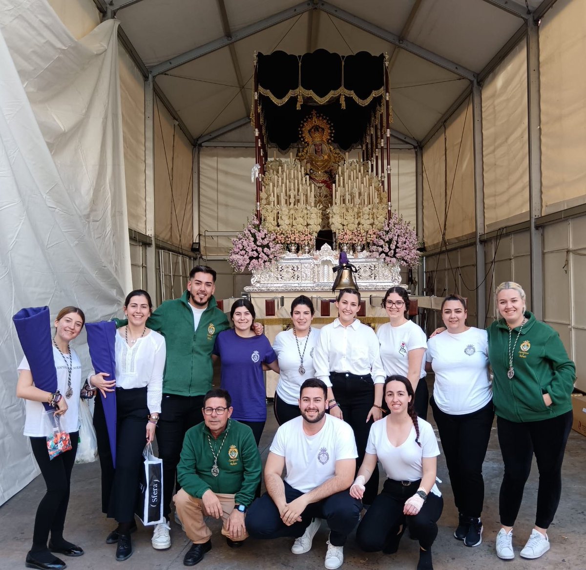 Mi equipo de procesión, no puedo ser más afortunado 💚💜 <a href="/HSaludEsperanza/">Esperanza y Refugio</a>