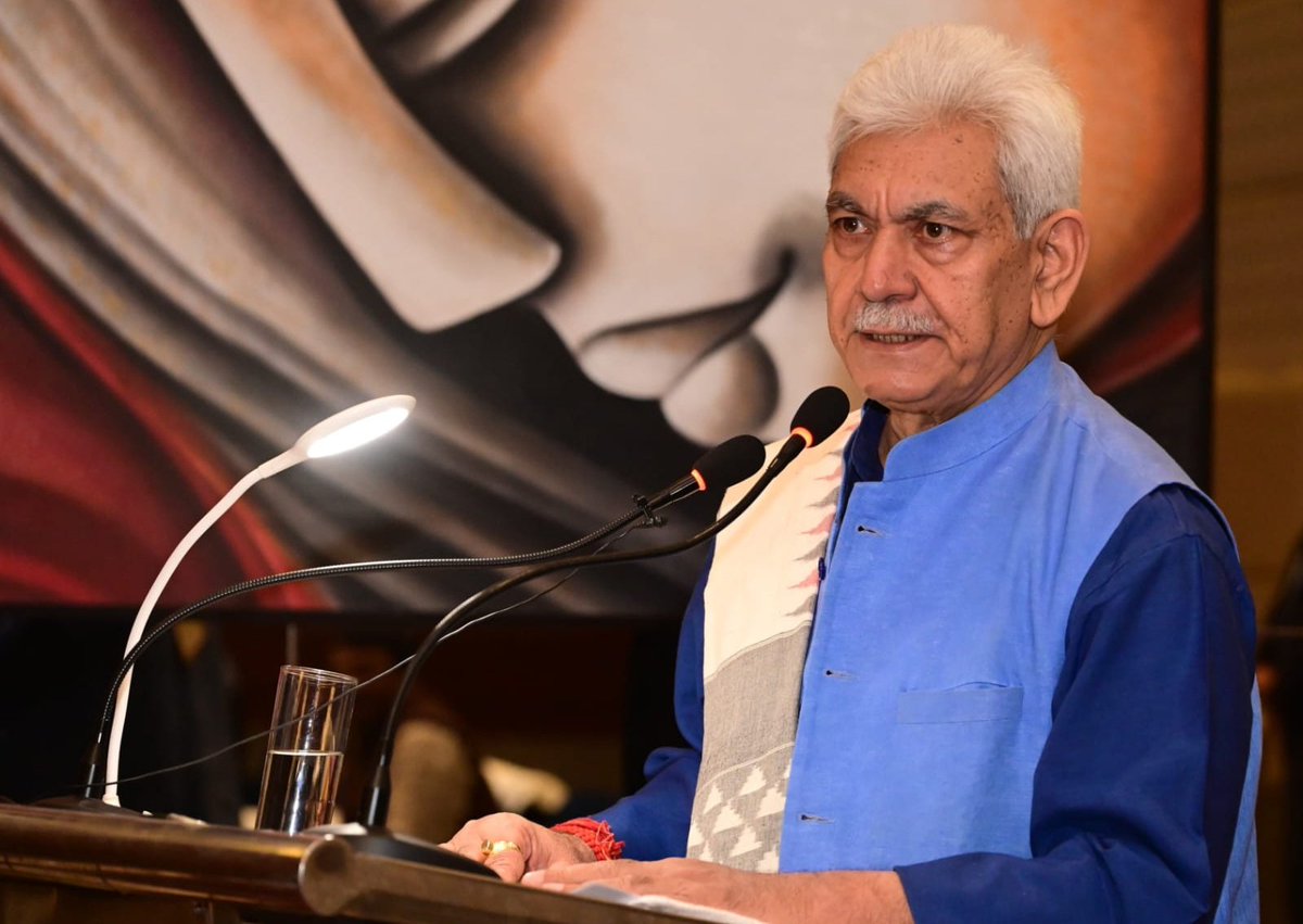 dar_Zubair_07's tweet photo. LG Sh.@manojsinha_ said that, Jammu-Kashmir had become the centre of innovation. The commitment of the administration towards inclusive development had created an enabling environment for the deprived sections, youth, women, farmers to unleash their true potential.
#PositiveWave https://t.co/X4AhuvrJBP