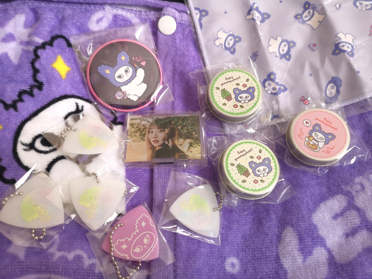 reochaaan1213's tweet image. 昨日のYAONでのカプセルトイ～
白ピックよ😂
#家入レオ
#SPRINGTREE