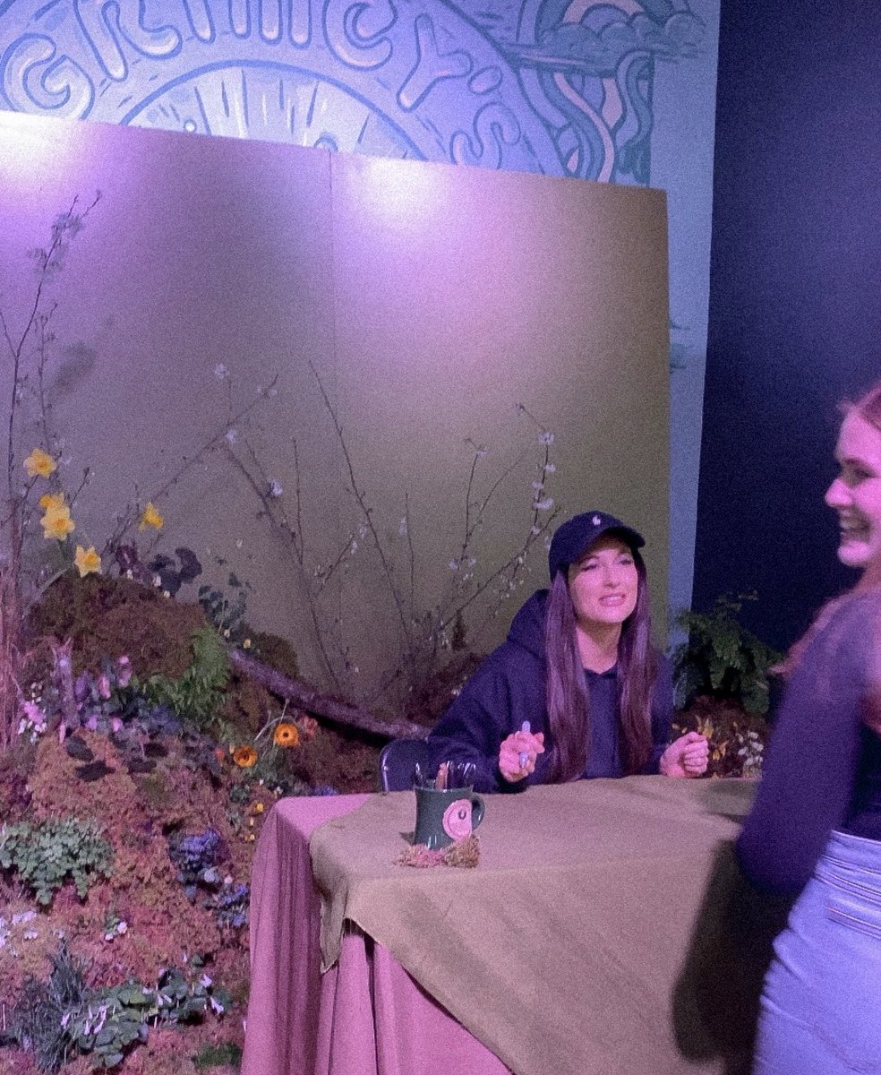 mirrorballmk's tweet photo. Pinching myself!!!!! Meeting @KaceyMusgraves today was a dream😭🫶 https://t.co/GhSeKvUpo5