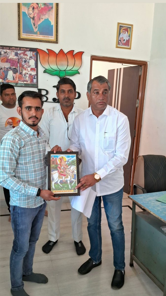 औसियां के माननीय विधायक श्रीमान भैराराम जी चौधरी ( सियोल ) से आत्मीय मुलाकात। 
<a href="/BRSiyol/">Bhairaram Choudhary</a>