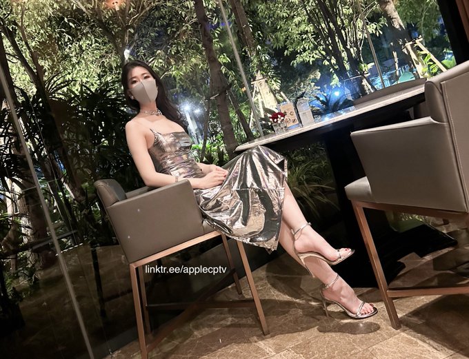 Do I look like an influencer?  有没有网红感？ https://t.co/h4Ag8IRnuh