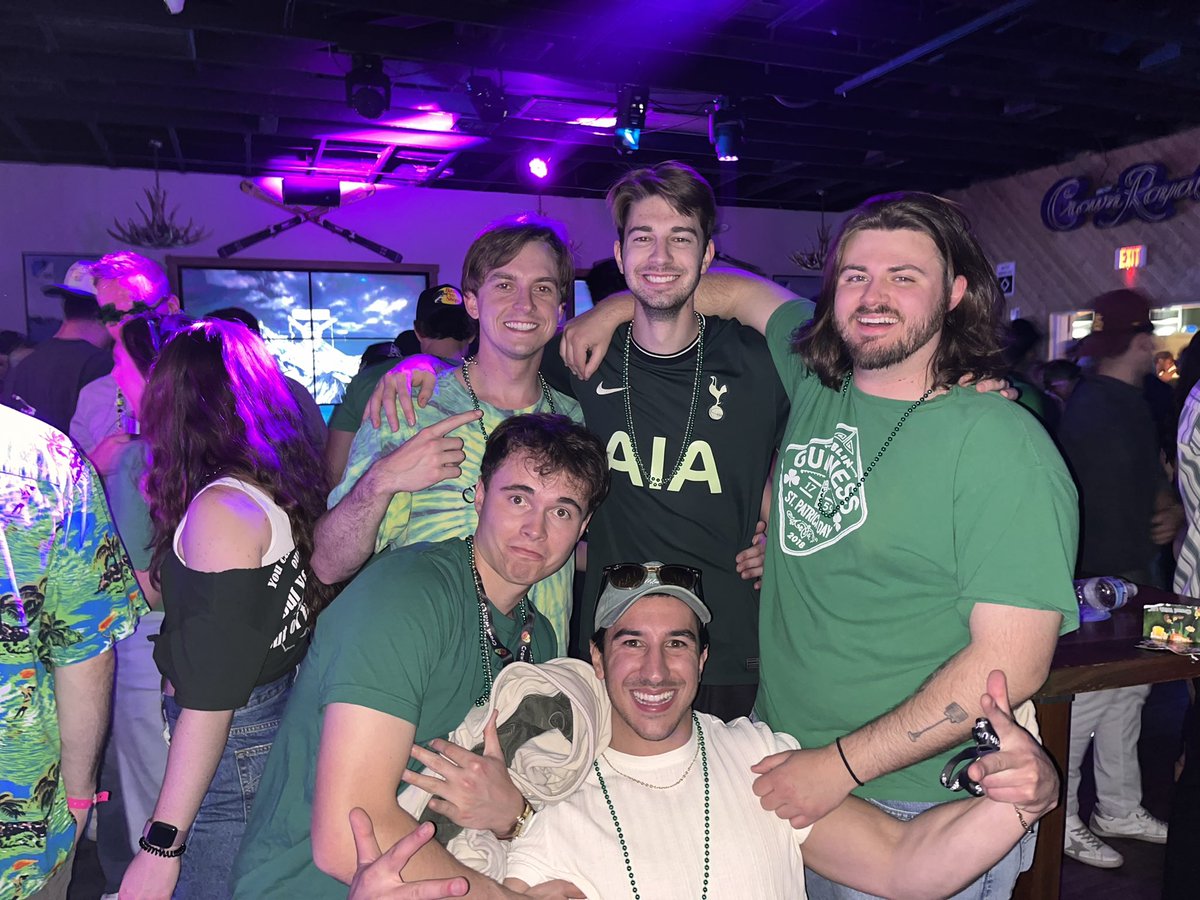 jamespooman's tweet photo. @VinnyVinesauce  great meeting you Vin https://t.co/IQRLo4sc4q