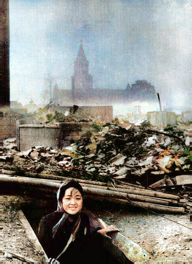 XharzH's tweet photo. Una mujer que sobrevivió al bombardeo atómico de Nagasaki en 1945. https://t.co/aWg60KZCTs