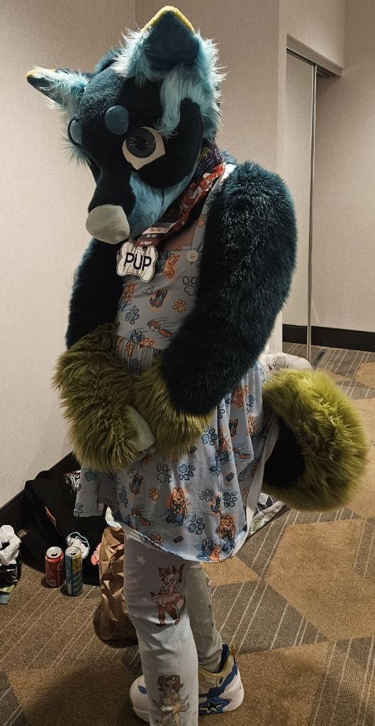 PaddedPupShadow's tweet photo. #cubcorral was fun! Got to hangout with some crinkle butts! 🤩😍🥰 https://t.co/yJVZVWun3D