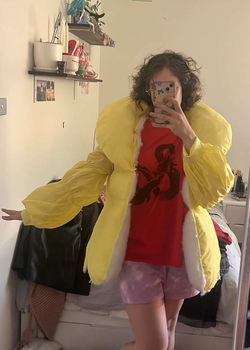 starrrzie's tweet photo. the elesa jacket is taking its shape ⚡️ https://t.co/00OgTFnJY5