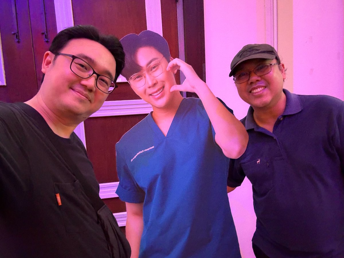 chuandoda's tweet photo. คุ้มค่ามากครับกับงานเมื่อคืน น้องตังค์และทีมงานเลือกเรื่องราวมาเล่าได้แบบครบรสมาก แถมตัวน้องตังค์ยังจำรายละเอียดเคสที่ซับซ้อนและถ่ายทอดแบบสด ๆ บนเวทีได้อย่างลงตัว ไม่อยากสปอยล์เยอะ เอาเป็นว่าใครถือตั๋วงานวันนี้ไว้ จุใจแน่นอนครับ
#ชันสูตรonstage #TangMakkaporn https://t.co/i0AgoWBZBq