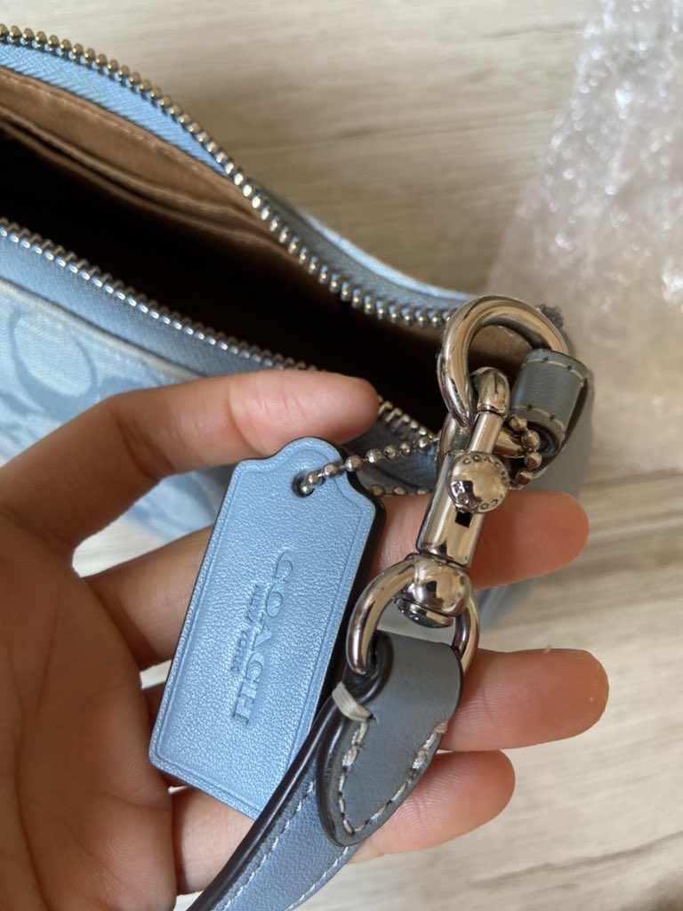 secondhandth63's tweet photo. 💙Coach terri #lightblue ปล่อยต่อค่ะ มีใบเดียวน้า มือ2นะคะ (ซื้อจากร้าน gjyshoppingbag  สินค้าจากอเมริกา)

✅กระเป๋า จุของได้เยอะค่ะ 
✅ ราคาเต็ม6,990บาท/ขาย 4,990บาท รวมส่งj&amp;t
✅line : @278fbrts 

#gjyshoppingbag #Coachterri #coachแท้ #coachlightblue #coachยีนส์ https://t.co/WLX96XBAn4