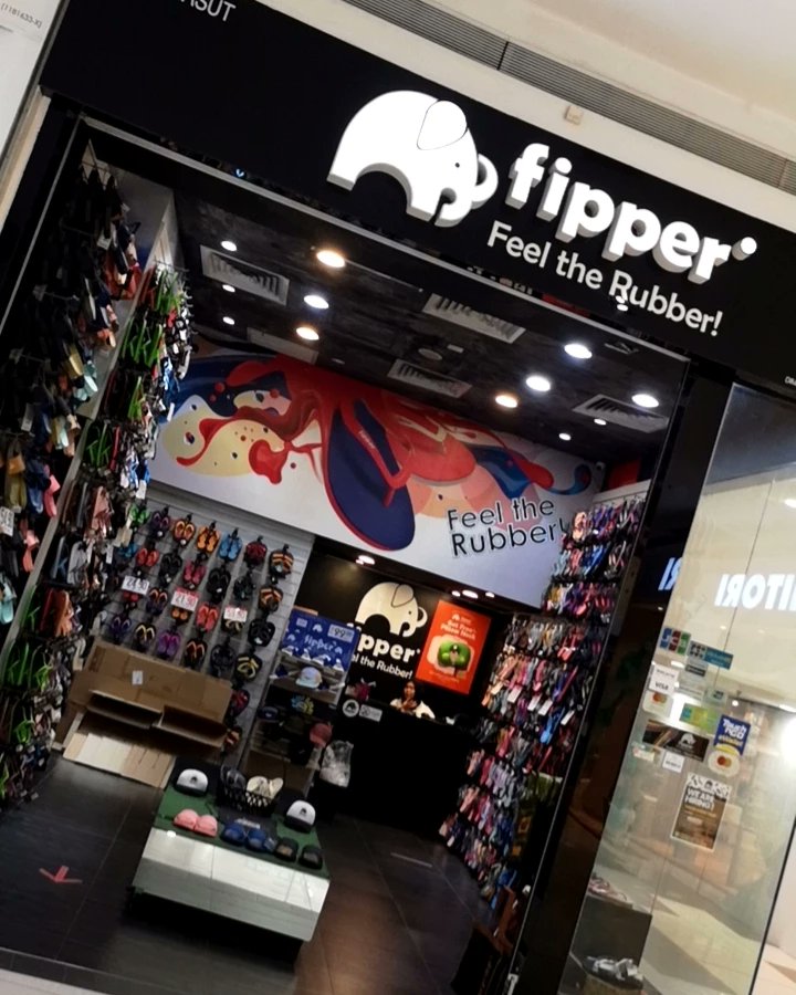 tenpu1223's tweet photo. マレーシア、サンダル安い
日本の1/3の値段で買える
#マレーシア
#クアラルンプール
#fipper
#書道
#天風 https://t.co/1lmGWEqz4Q