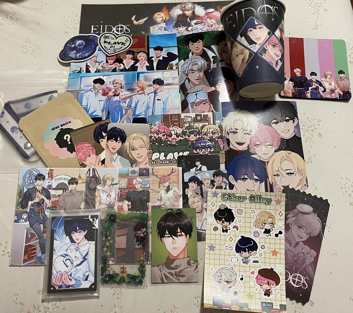 okayyhamin's tweet photo. Thank you @fromUSpllis for hosting such an amazing event 🥹🫶🏻!! 
It was so fun to meet so many PLLIs ~ All the freebies were so cute, thank you to everyone who gave out freebies 🥰
#etheralley #PLAVEIDOS #PLAVE #PLAVE_1st_Anniversary https://t.co/bwtLQQ8qZH
