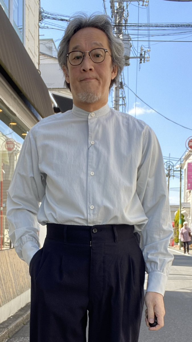 cellar_denim's tweet photo. AUBERGEはシャツが良い!
今回はマイクロヘリンボンの織り方で
まるでガーゼのような感覚。
軽くて春に最高のシャツです!
#auberge #Denimcellar #春コーデ
#春シャツ #シャツコーデ #自由が丘 https://t.co/QMof1wtqAh